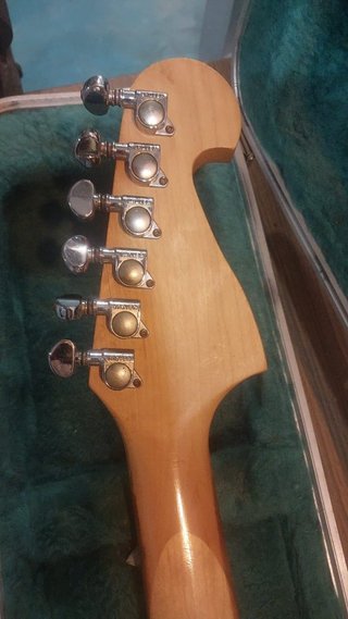 Guitarra Eléctrica Washburn con Floyd Rose