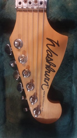 Guitarra Eléctrica Washburn con Floyd Rose