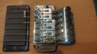 Guitarra Eléctrica Washburn con Floyd Rose