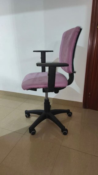 Silla de oficina con ruedas y brazos