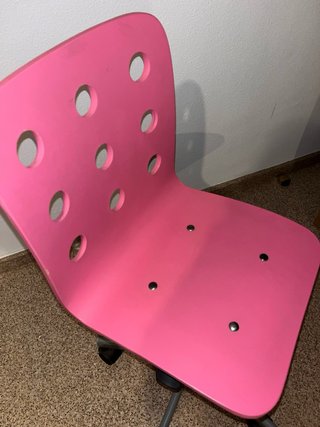 Silla de escritorio rosa y gris
