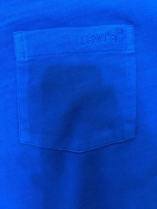Camiseta Levi's manga larga azul con bolsillo