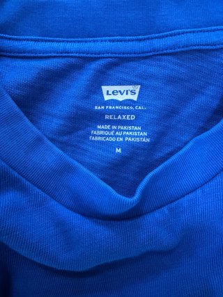 Camiseta Levi's manga larga azul con bolsillo