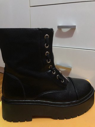 Botas Militares Negras Cremallera Central Bosanova