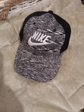 Gorra Negra y Blanca