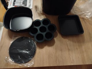 Freidora de aire Gourmia negra + varios regalos