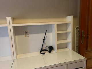 Set de 1 Escritorios Blancos con Estantería