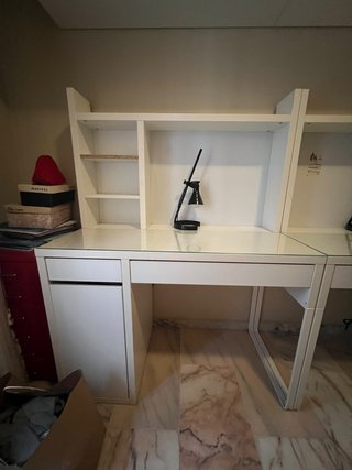 Set de 1 Escritorios Blancos con Estantería