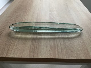 Centro de mesa alargado de cristal