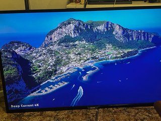 TV Philips 43" 4K UHD mando y soporte
