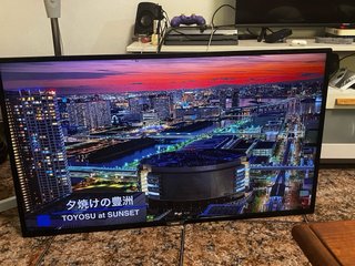 TV Philips 43" 4K UHD mando y soporte