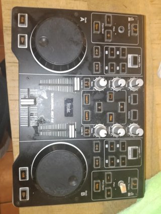 Mesa DJ Hercules DJ Control MP3 EZ no sé si funcon