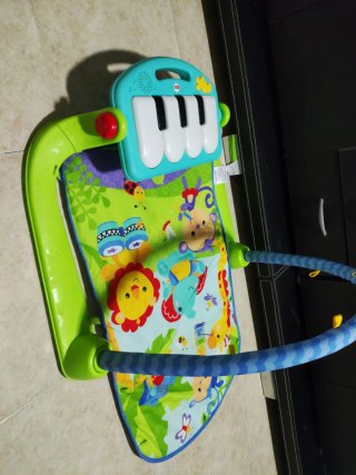 Alfombra de juegos para bebé con piano