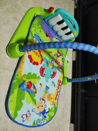 Alfombra de juegos para bebé con piano
