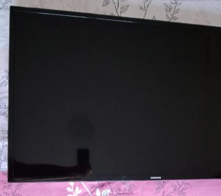 Televisión Samsung de 48 Con soporte a la pared