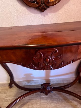 Entradita- mesa  de madera oscura