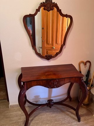 Entradita- mesa  de madera oscura
