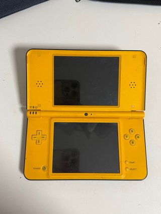 Nintendo DSi XL Amarilla