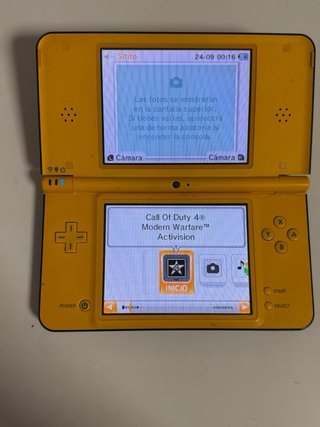 Nintendo DSi XL Amarilla