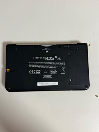 Nintendo DSi XL Amarilla