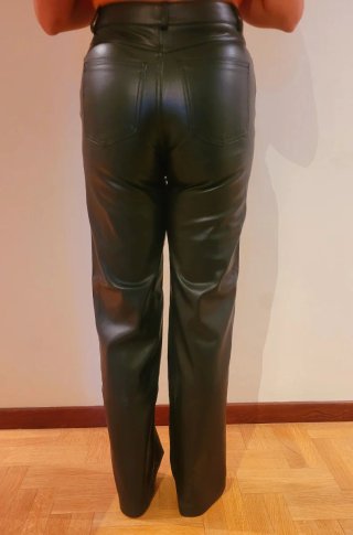 Pantalón polipiel negro