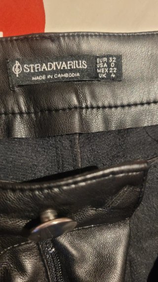 Pantalón polipiel negro