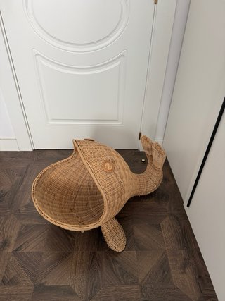 Cesta mimbre forma ballena para juguetes/mascota