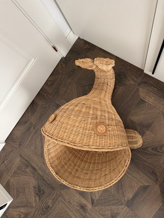 Cesta mimbre forma ballena para juguetes/mascota