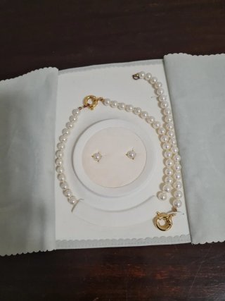 Conjunto de Perlas: Collar, Pulsera y Pendientes