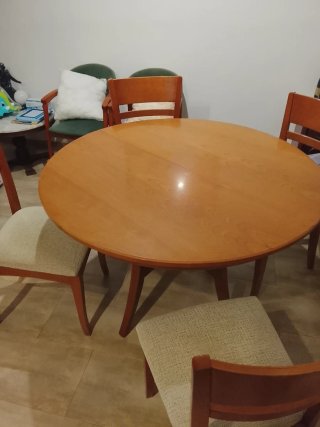 Mesa de Comedor Redonda de Madera