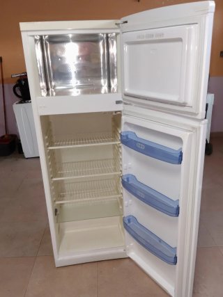 Nevera de dos puertas