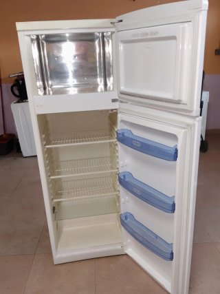 Nevera de dos puertas