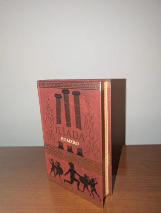 Ilíada. Edición limitada con cantos decorados.