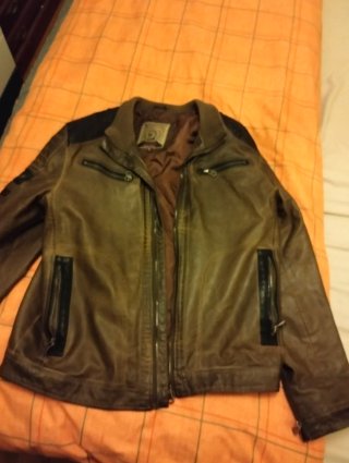 Chaqueta estilo motero marrón y negra