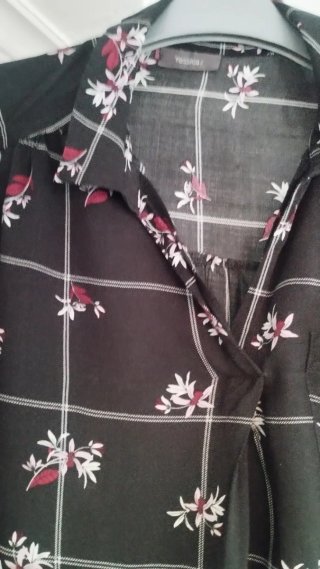 Blusón Negro con Flores Granate