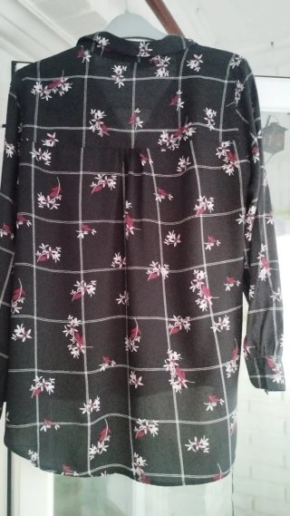 Blusón Negro con Flores Granate