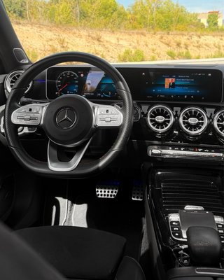 Mercedes-Benz A35 AMG