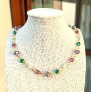 Collana con cristalli colorati