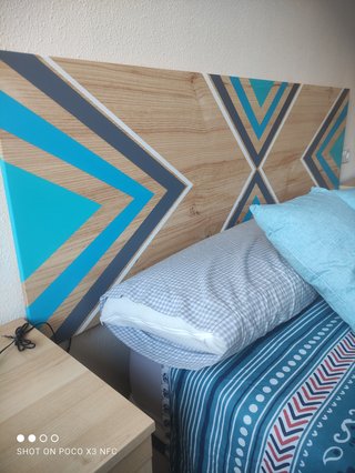 Cabecero Artesanal de Madera con Luz LED