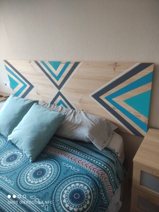 Cabecero Artesanal de Madera con Luz LED