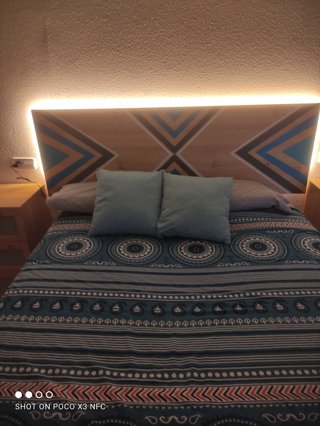 Cabecero Artesanal de Madera con Luz LED