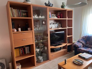 Mueble de Salón en Madera con Vitrina