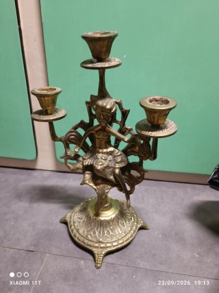 Candelabro Decorativo de Metal Dorado