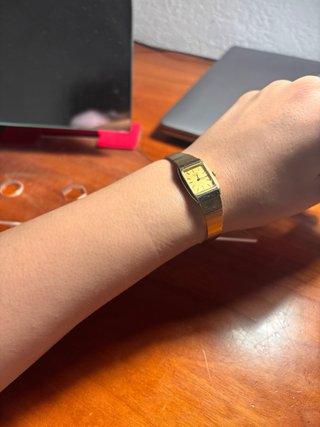 Reloj Seiko Quartz Dorado Mujer