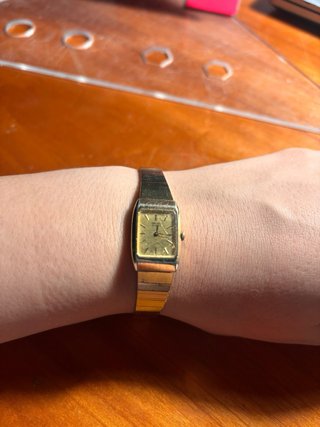 Reloj Seiko Quartz Dorado Mujer