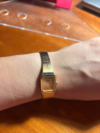 Reloj Seiko Quartz Dorado Mujer