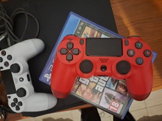 PS4 (PlayStation 4) 1TB, 2 Mandos y 5 Juegos