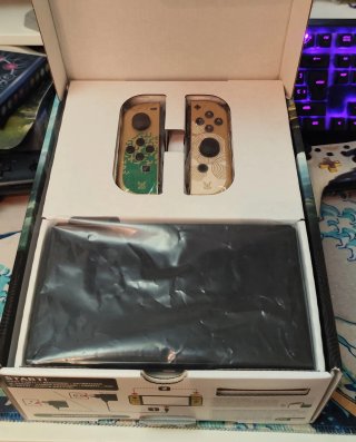 Switch OLED Edición Zelda TOTK + mandos y bolsa