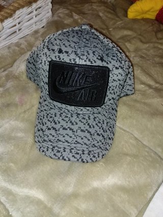 Gorra Air Gris y negra