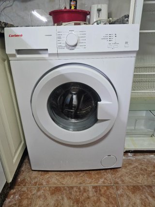 Lavadora de Carga Frontal Blanca